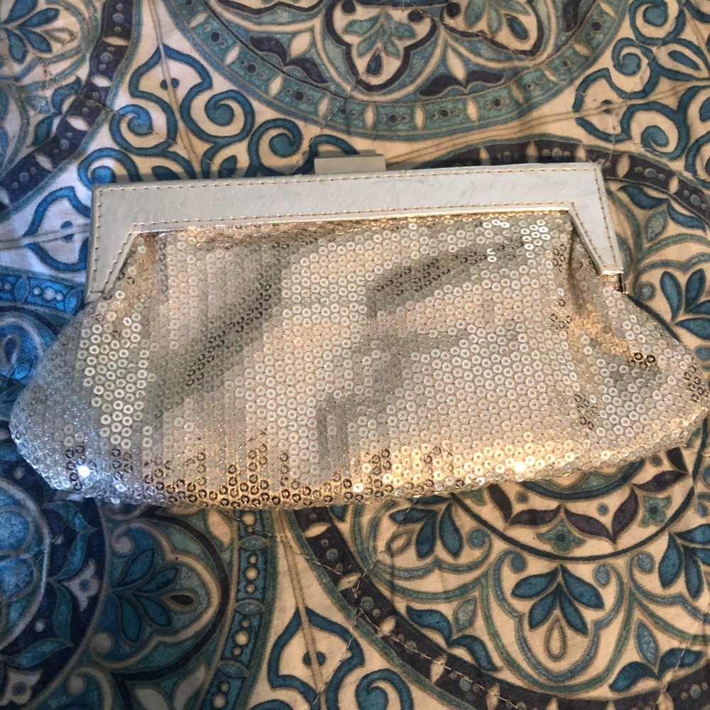 Sequin clutch